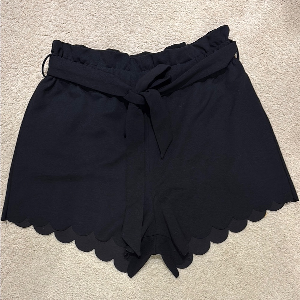 SHEIN Black High Waist Scalloped Hem Shorts